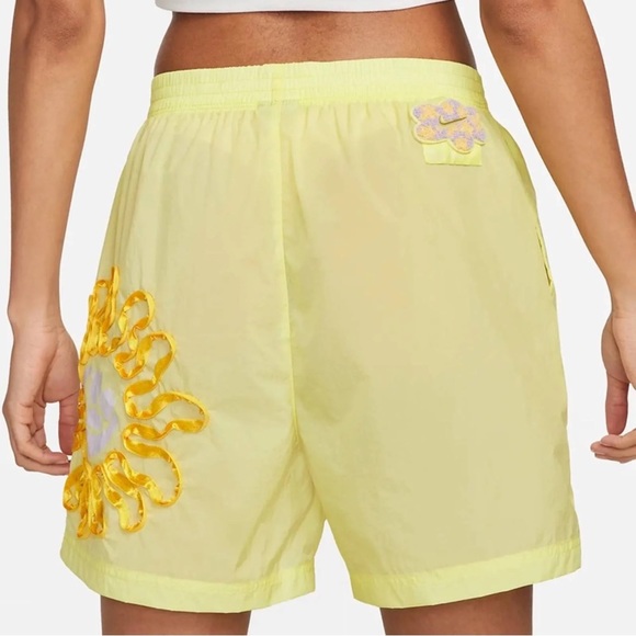 Nike NWT Project Uphoria Live Your Truth Women’s Shorts Size XS - Picture 3 of 13